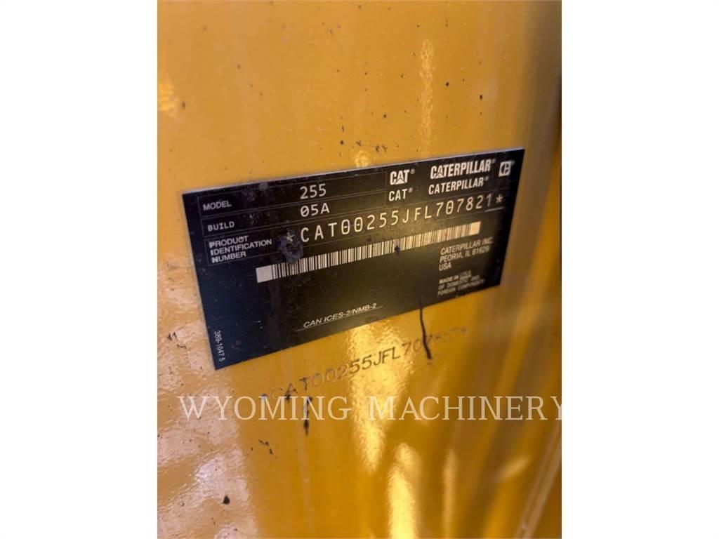 CAT 255 لوادر انزلاقية التوجيه