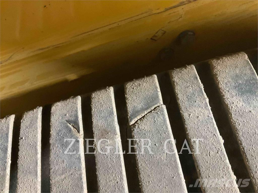 CAT 255 لوادر زحافة