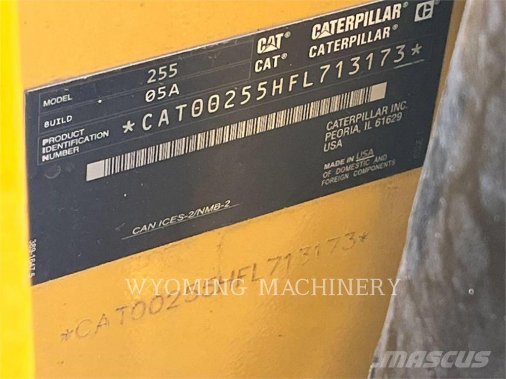 CAT 255 لوادر انزلاقية التوجيه