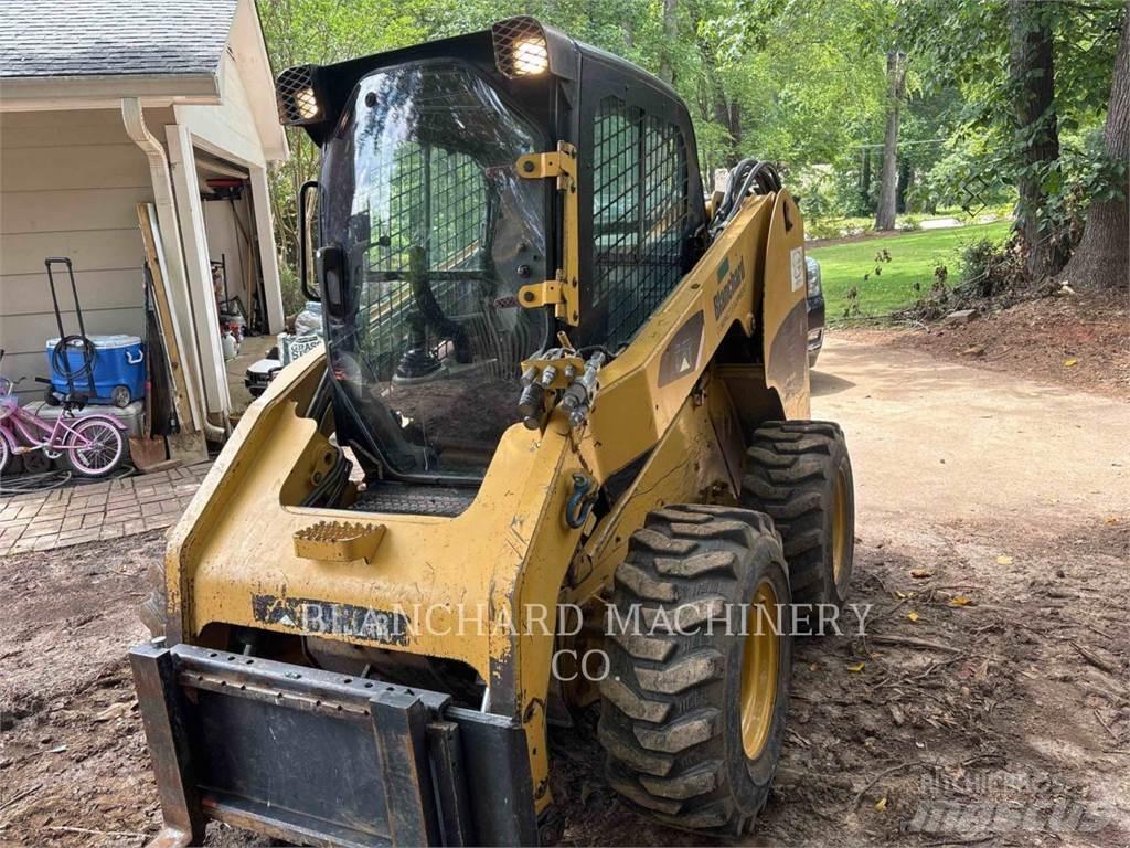 CAT 256C لوادر انزلاقية التوجيه