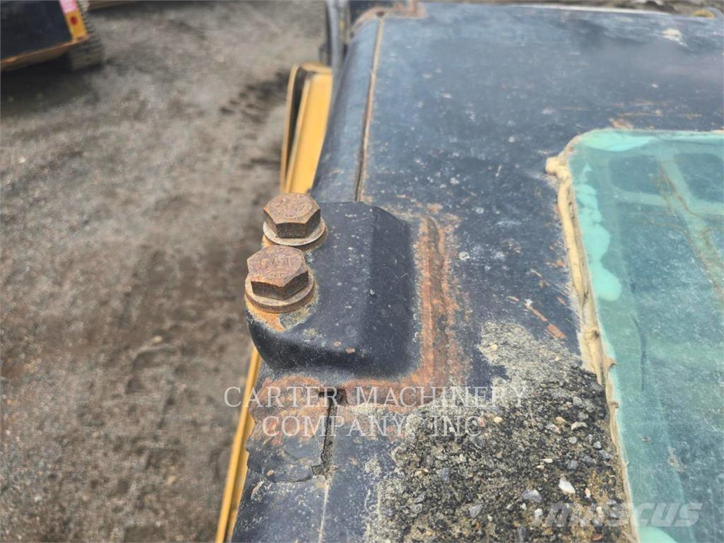 CAT 256C لوادر انزلاقية التوجيه