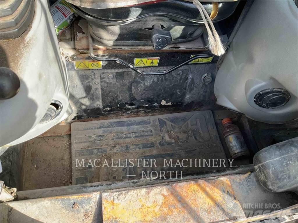 CAT 257B لوادر انزلاقية التوجيه