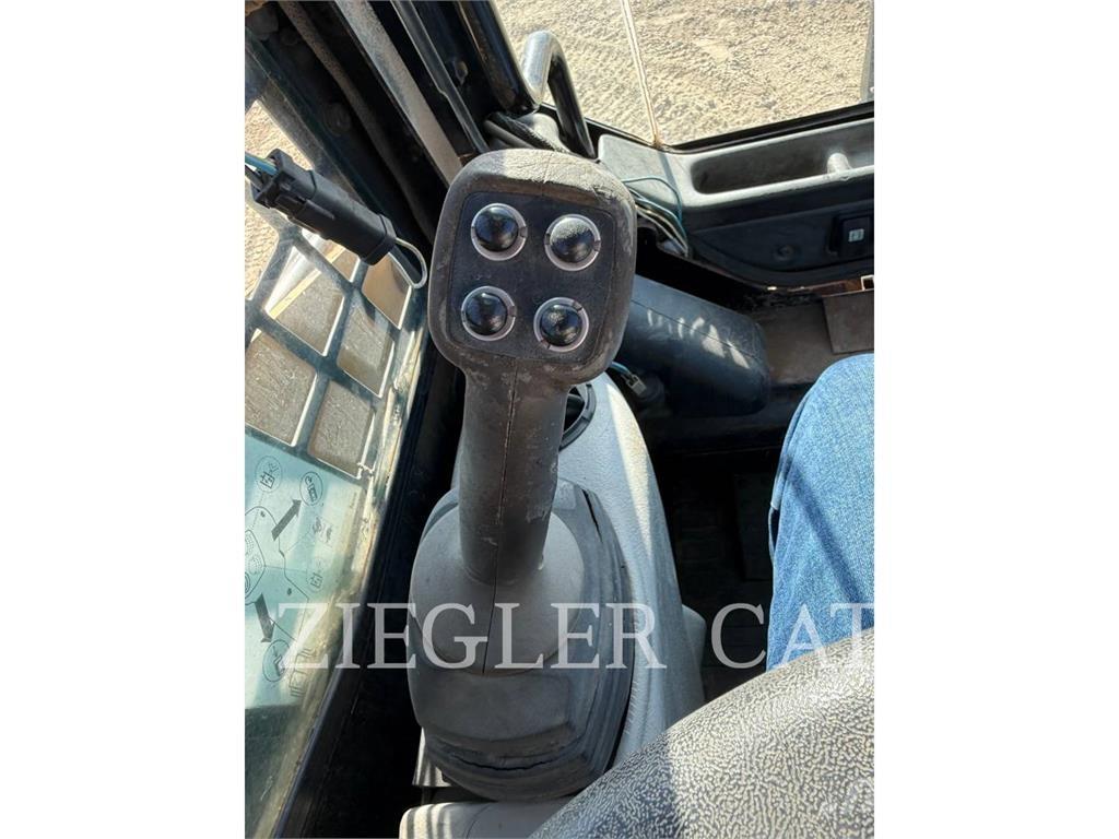 CAT 257B لوادر زحافة