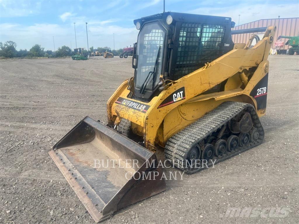 CAT 257B لوادر زحافة