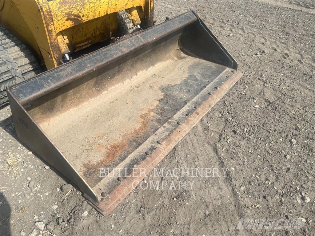 CAT 257B لوادر زحافة