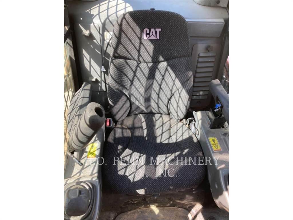 CAT 257D لوادر زحافة