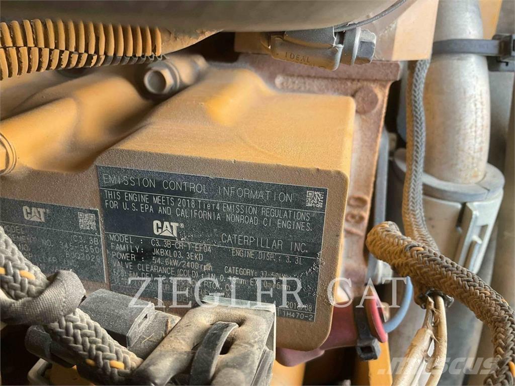 CAT 257D لوادر زحافة