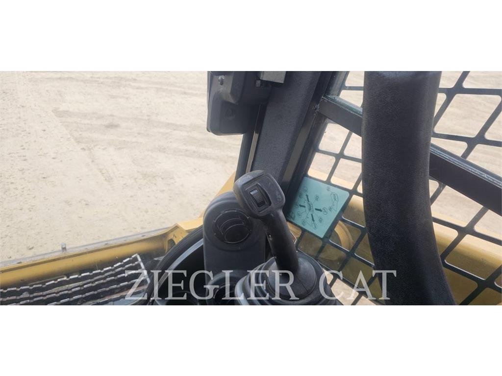 CAT 257D لوادر زحافة