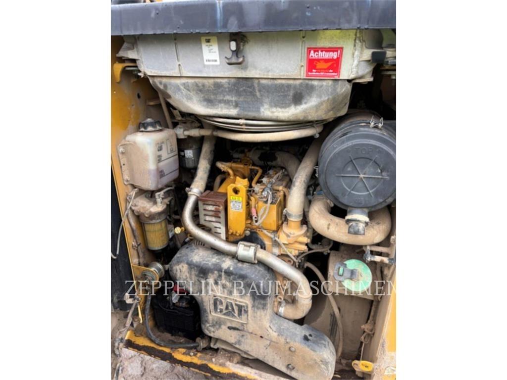 CAT 257D لوادر انزلاقية التوجيه