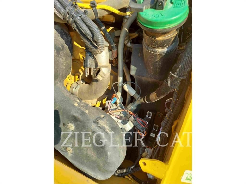CAT 259D لوادر زحافة