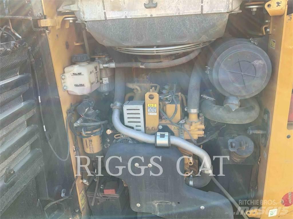 CAT 259D لوادر انزلاقية التوجيه