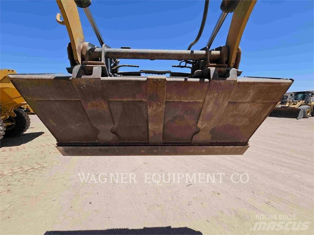 CAT 259D لوادر زحافة