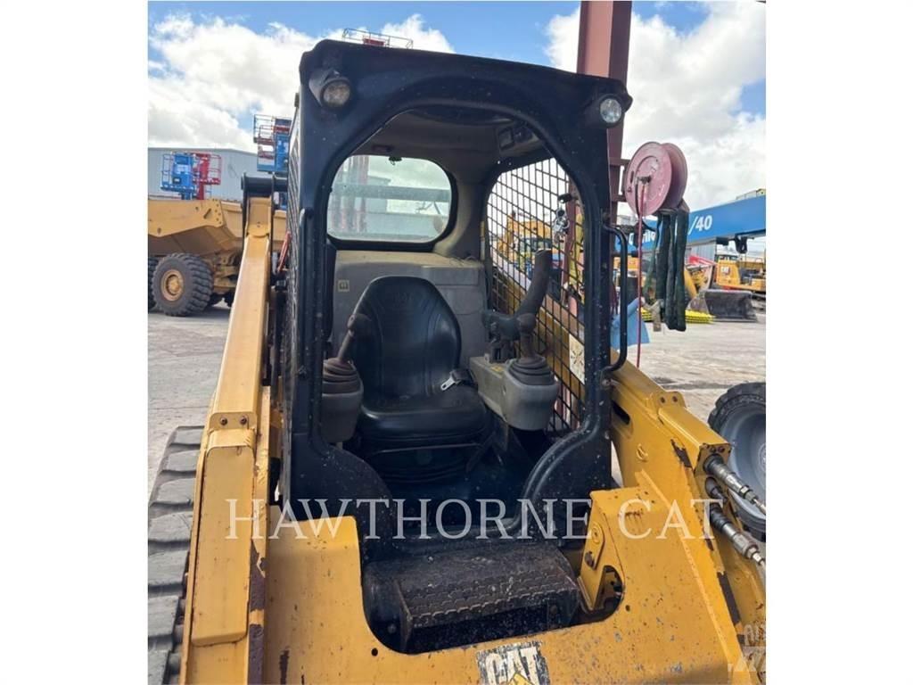 CAT 259D لوادر زحافة