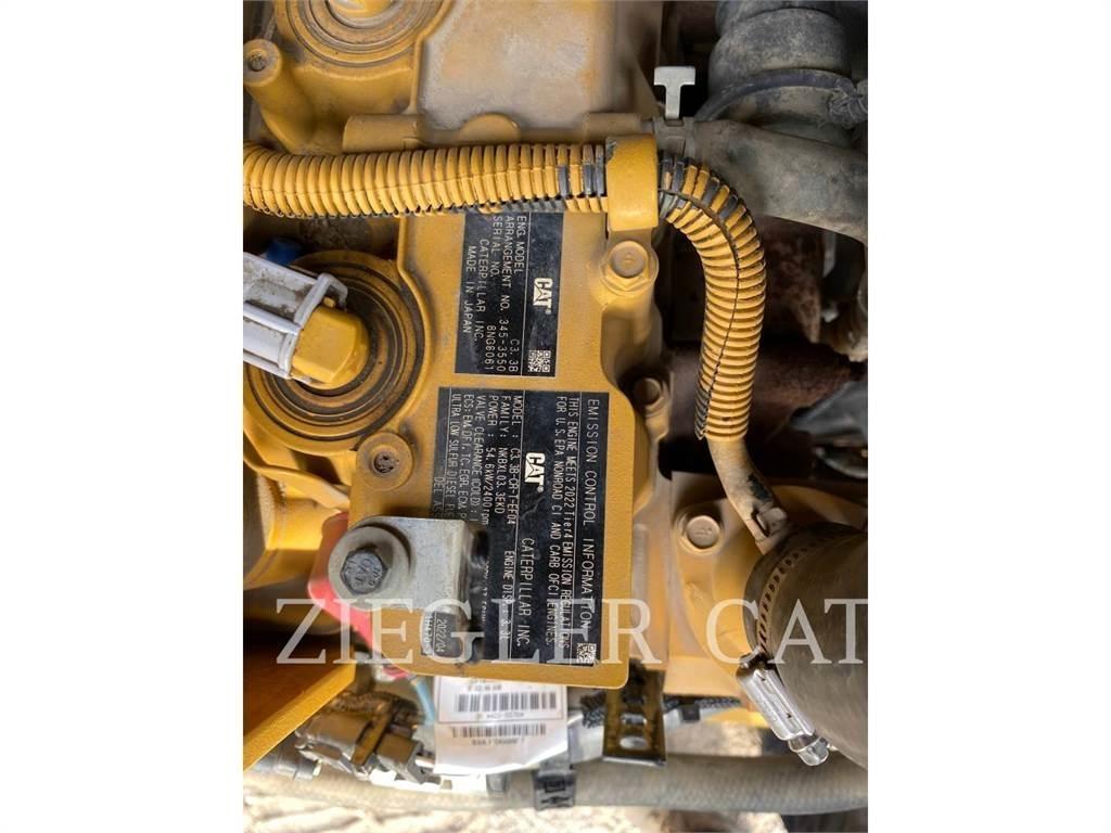 CAT 259D3 لوادر زحافة