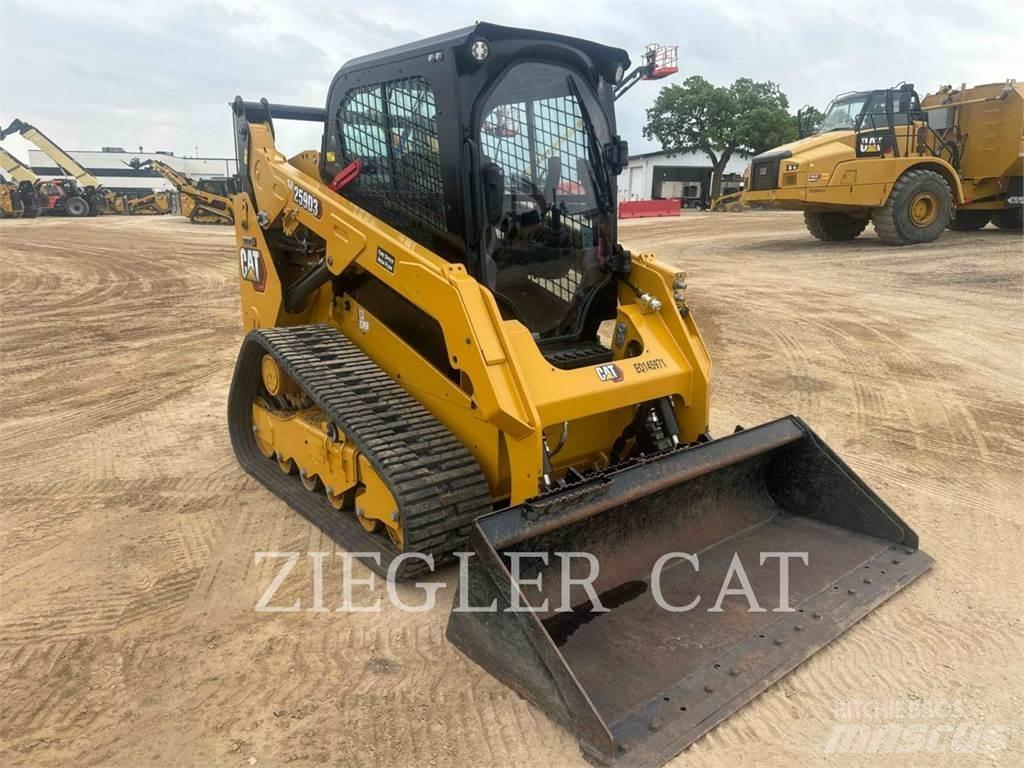 CAT 259D3 لوادر زحافة