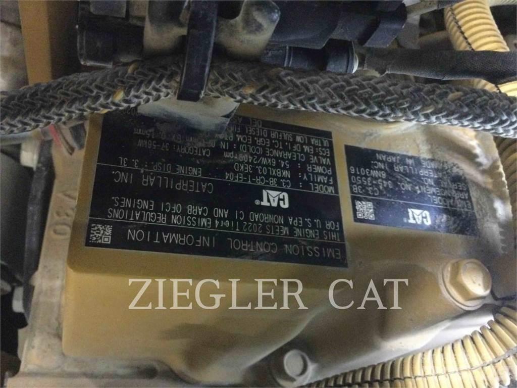 CAT 259D3 لوادر زحافة