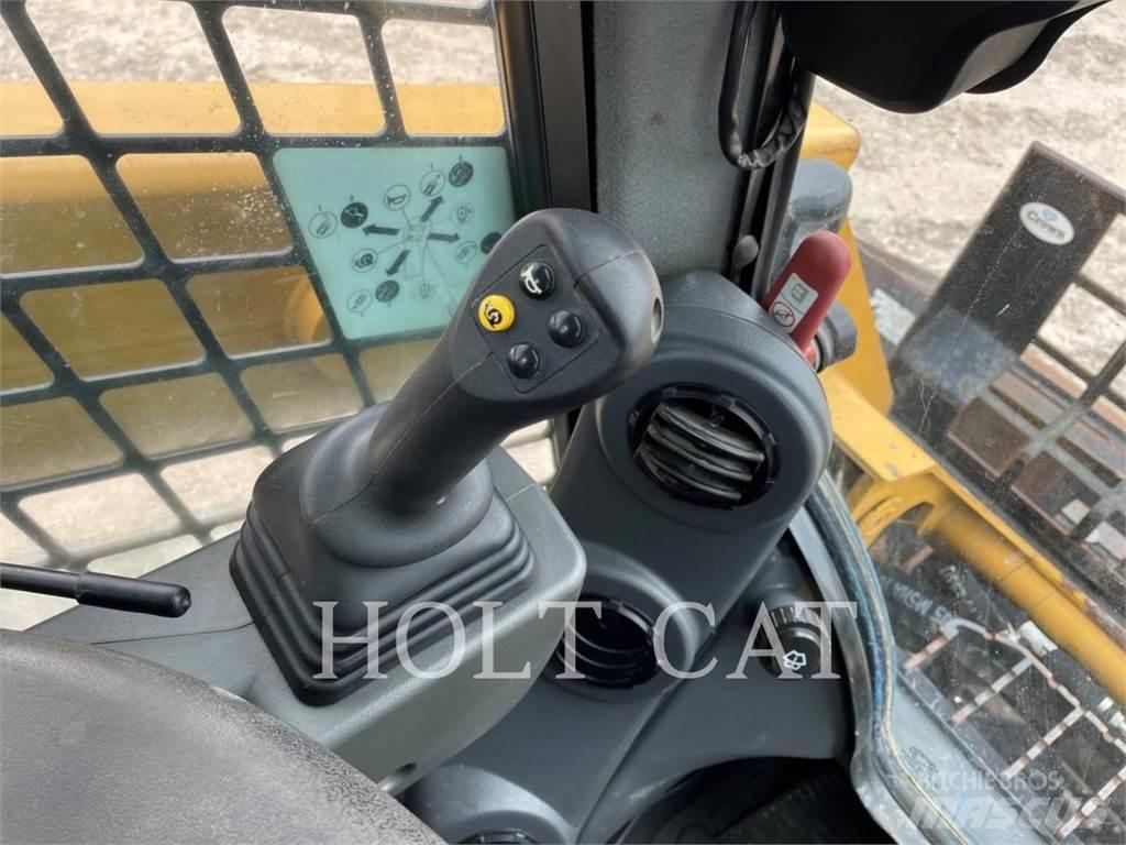 CAT 259D3 لوادر زحافة