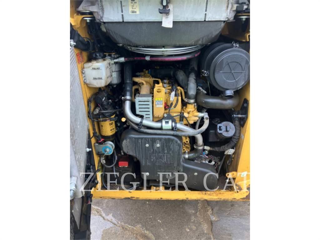 CAT 259D3 لوادر زحافة