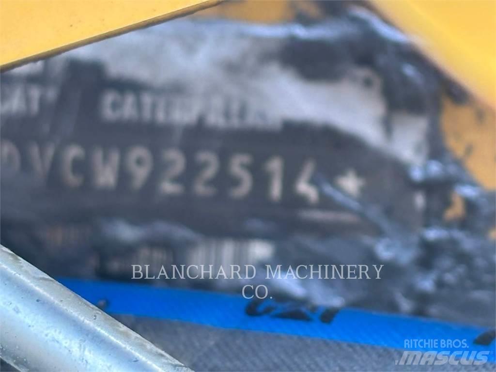 CAT 259D3 لوادر زحافة
