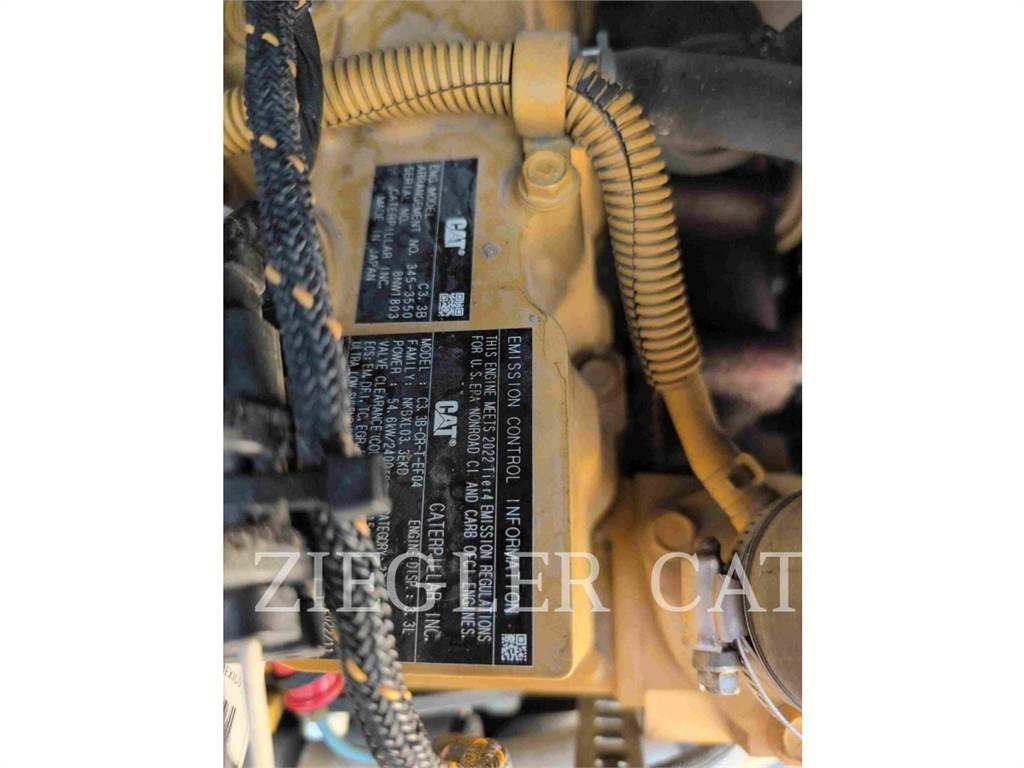 CAT 259D3 لوادر زحافة