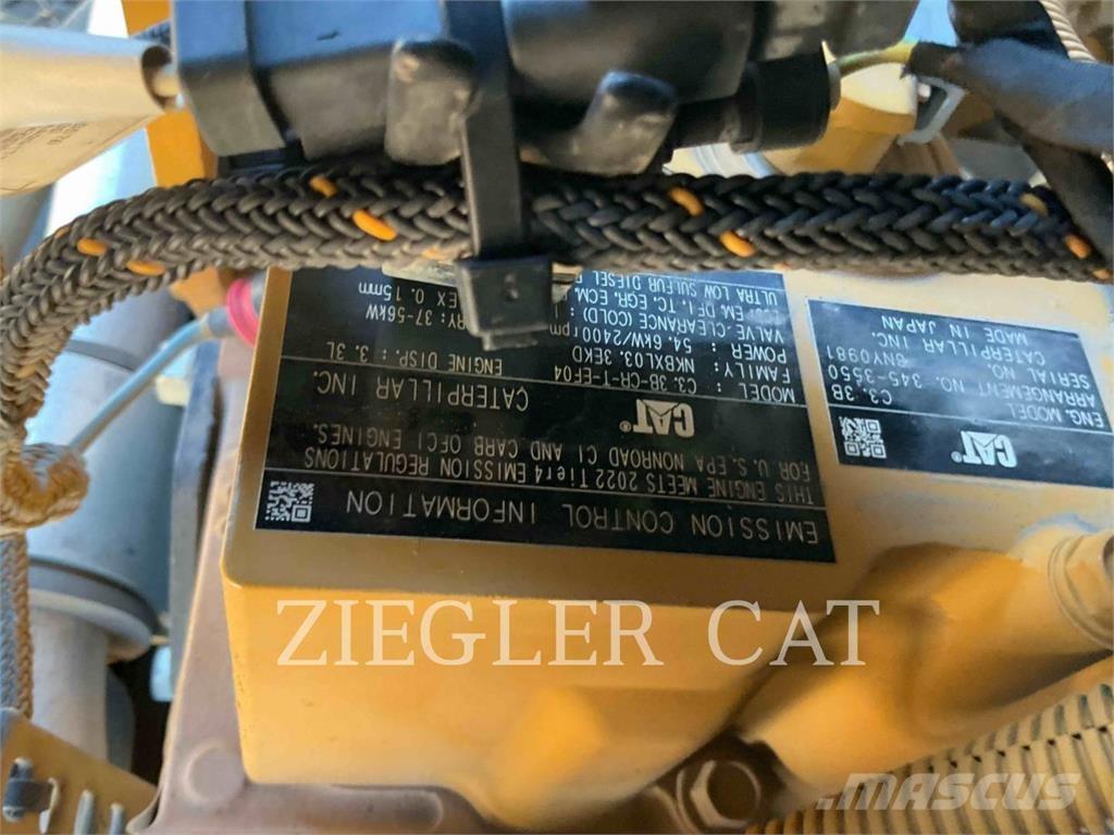 CAT 259D3 لوادر زحافة