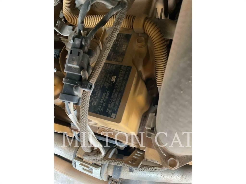 CAT 259D3 لوادر زحافة