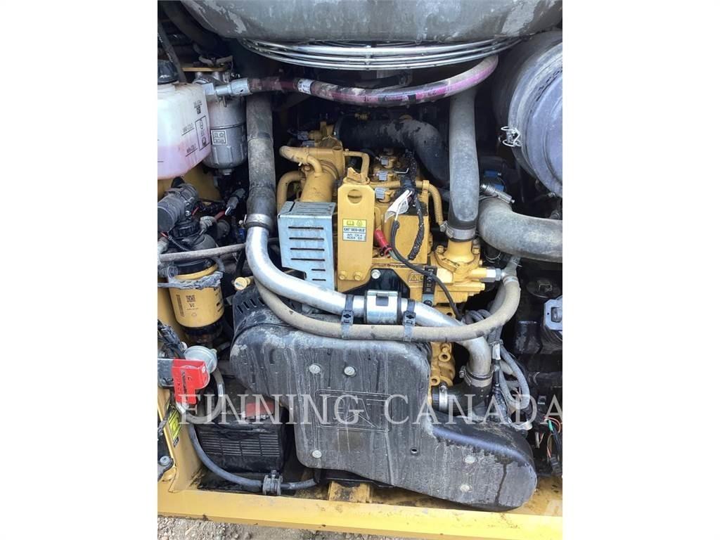 CAT 259D3 لوادر زحافة