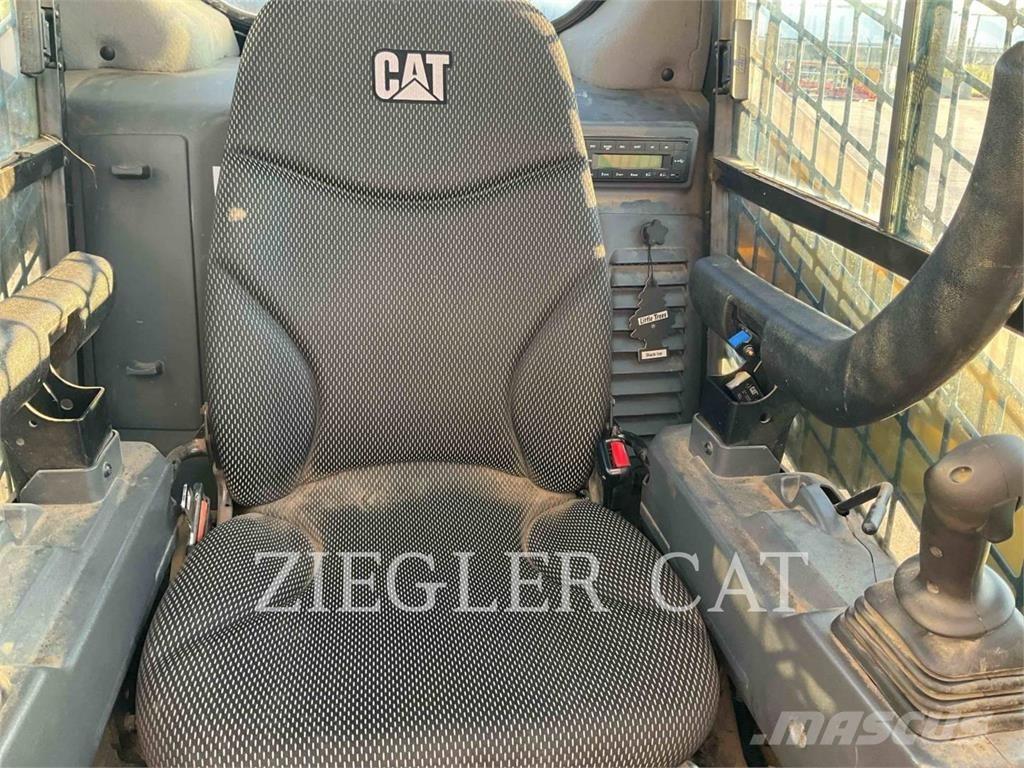 CAT 259D3 لوادر زحافة