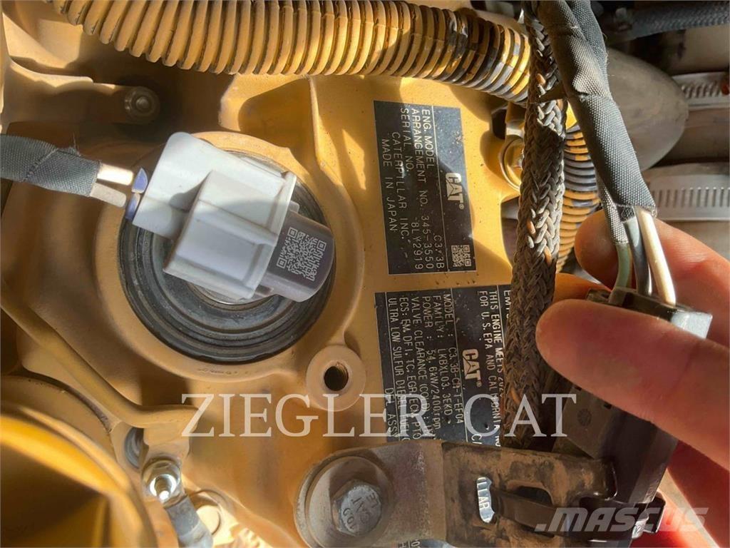 CAT 259D3 لوادر زحافة