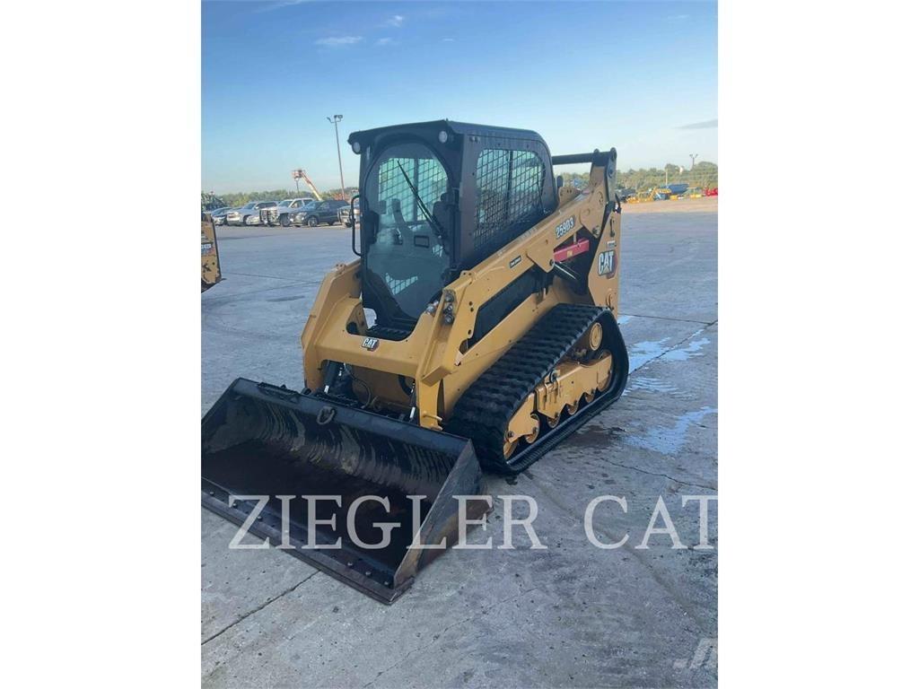 CAT 259D3 لوادر زحافة