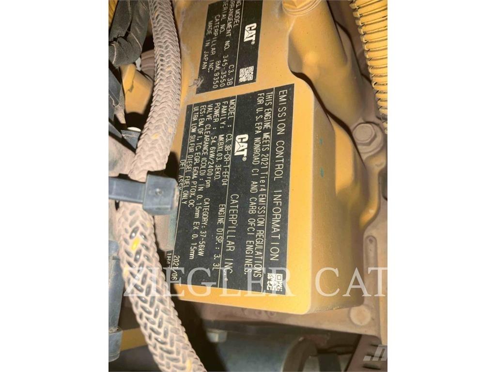 CAT 259D3 لوادر زحافة
