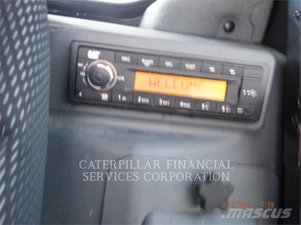 CAT 259D3 لوادر زحافة