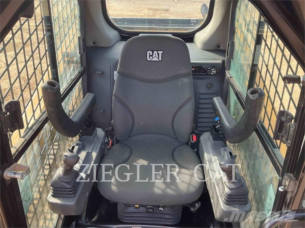 CAT 259D3 لوادر زحافة