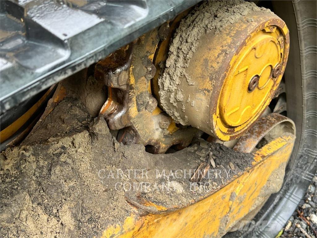 CAT 259D3 لوادر زحافة