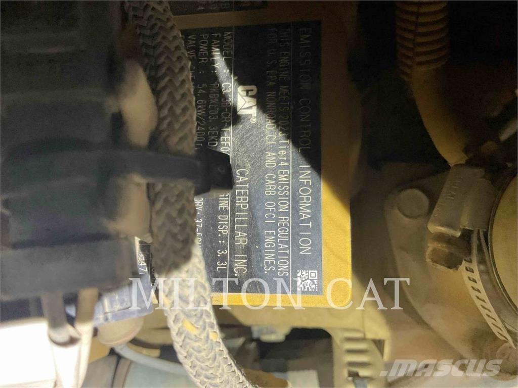 CAT 259D3 لوادر زحافة