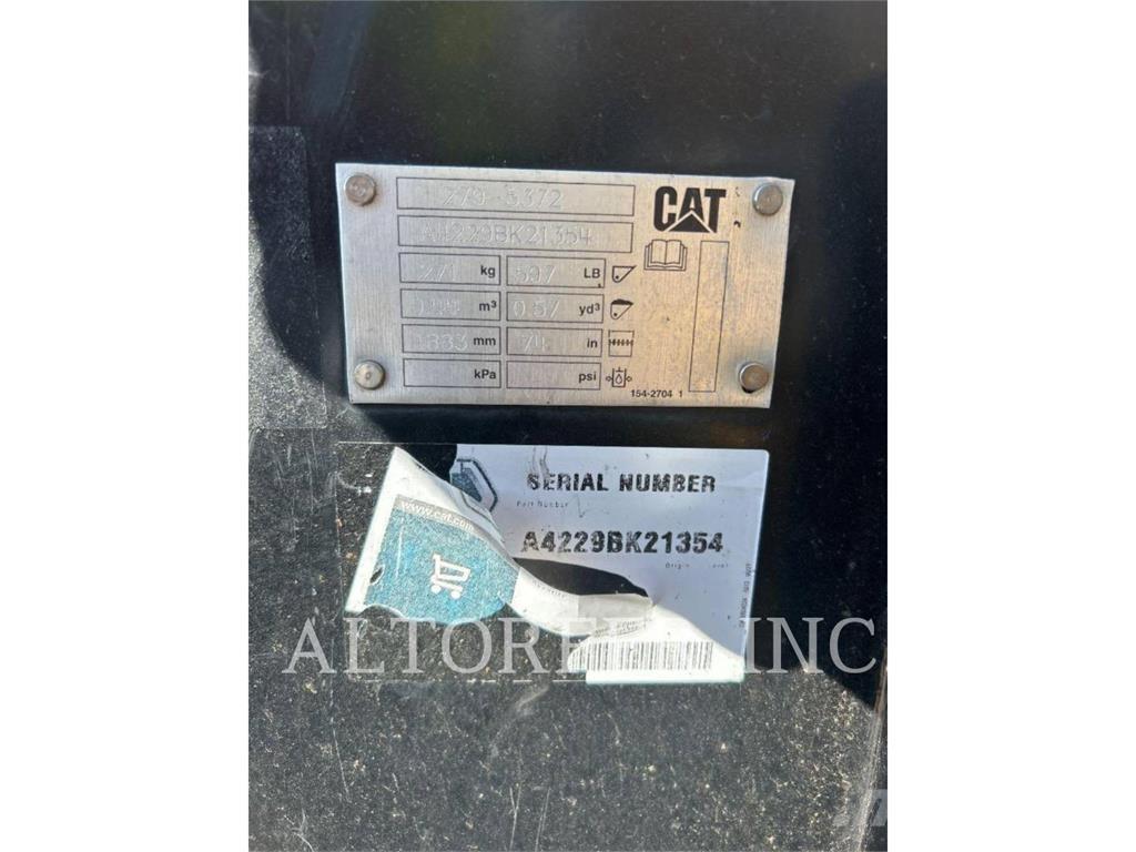 CAT 259D3 لوادر انزلاقية التوجيه