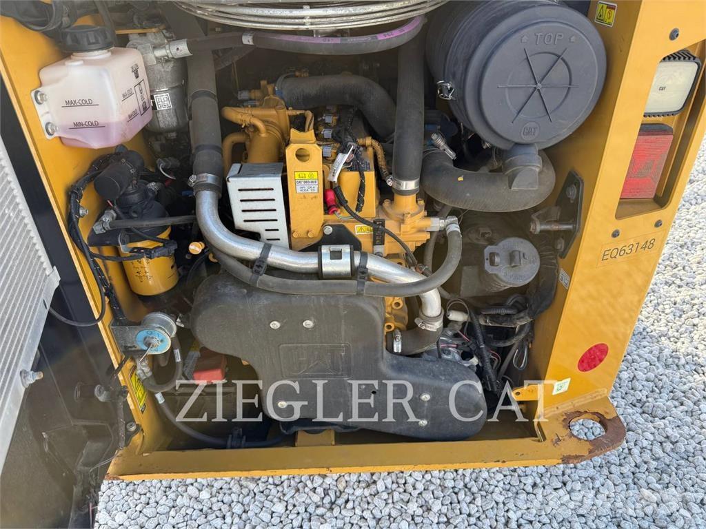 CAT 259D3 لوادر زحافة