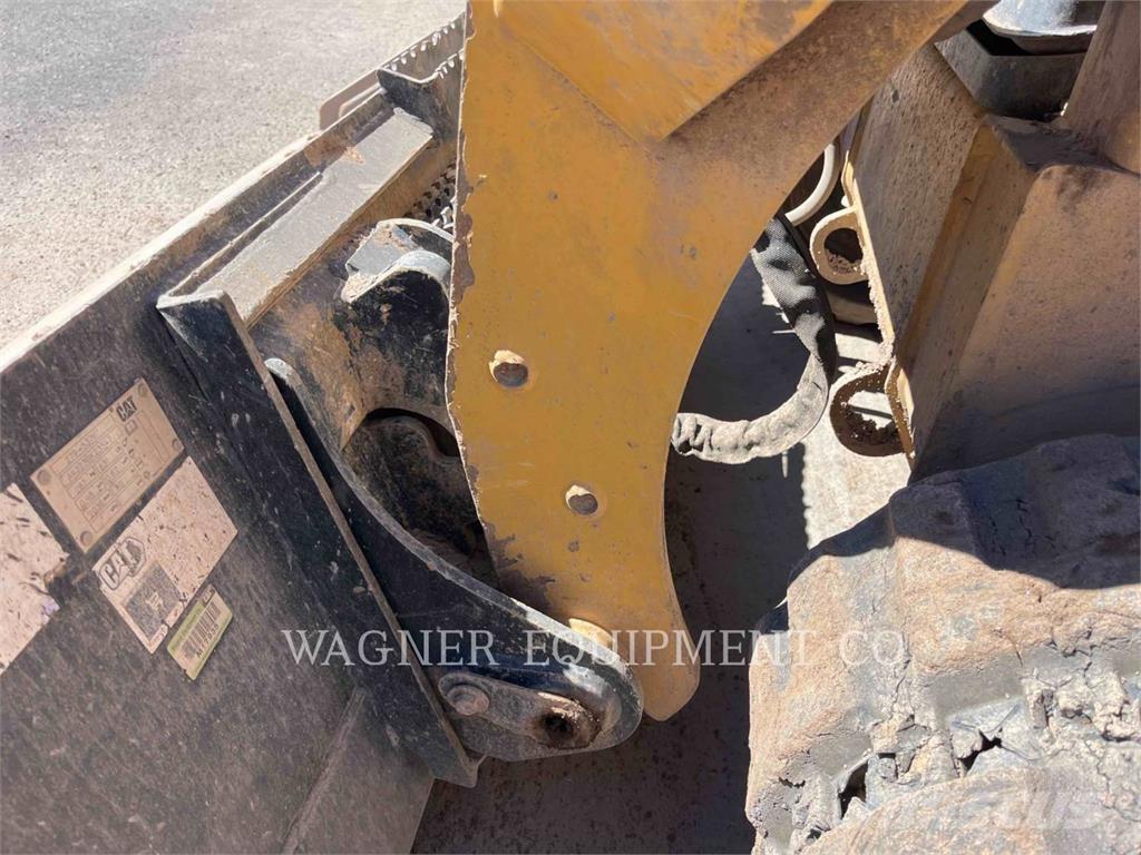 CAT 259D3 لوادر زحافة