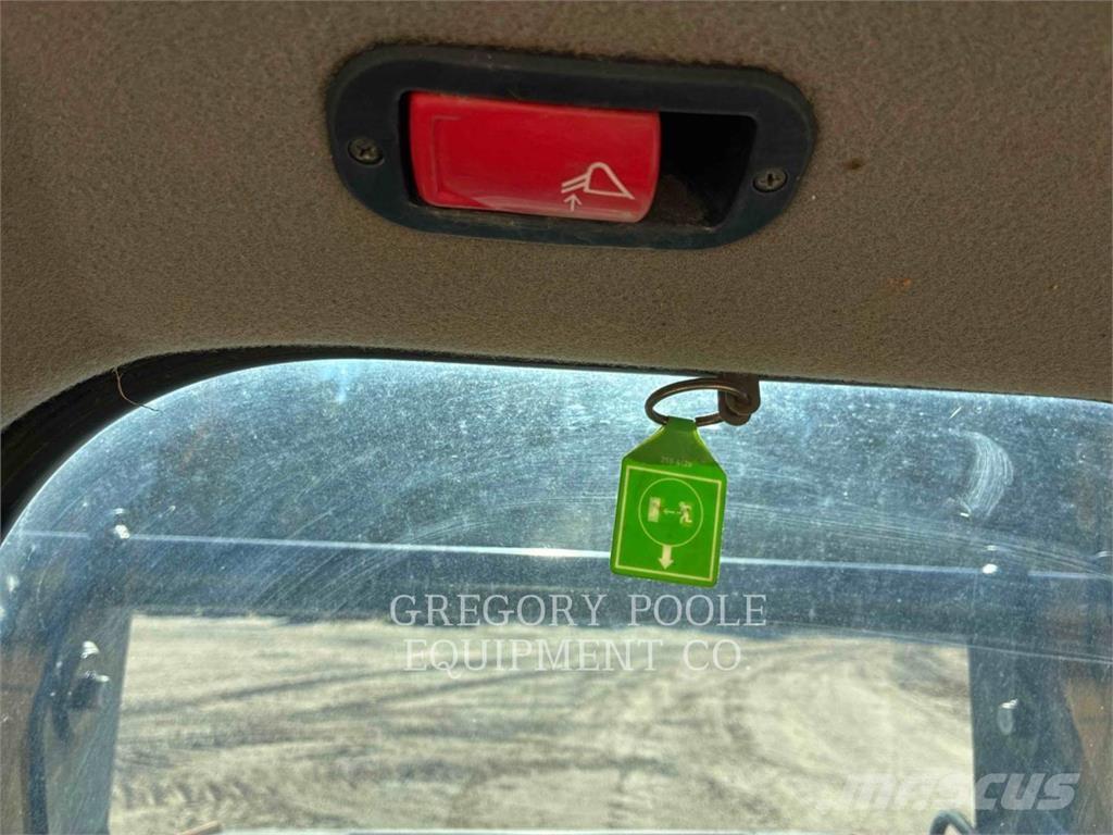 CAT 259D3 لوادر زحافة