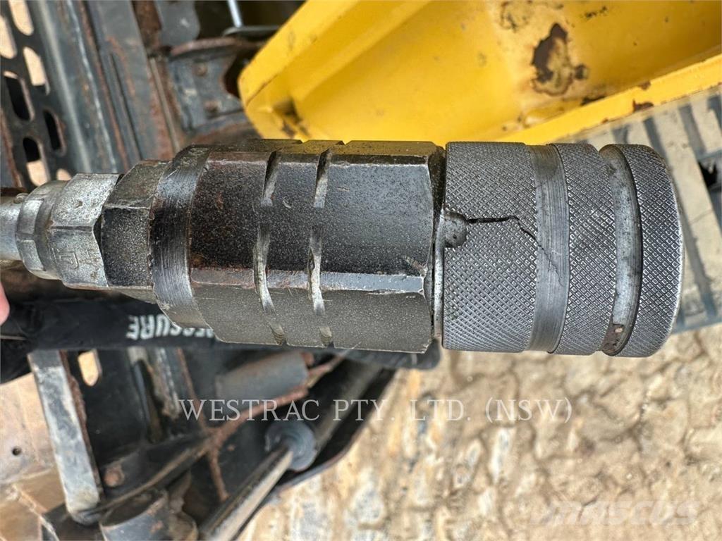 CAT 259D3LRC لوادر زحافة