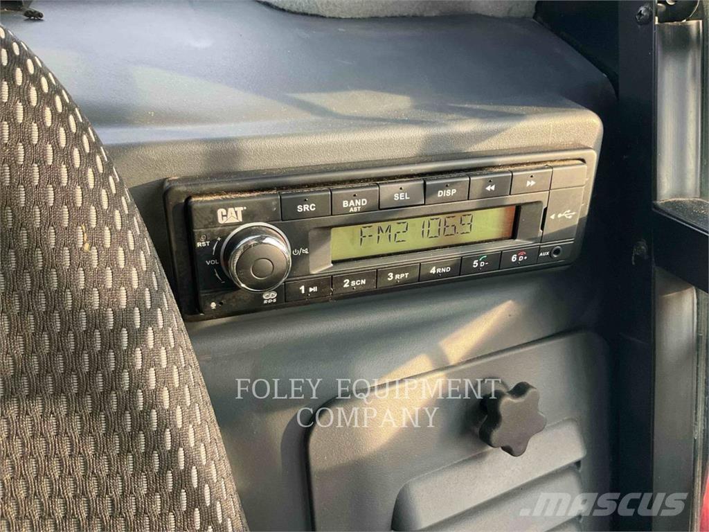 CAT 259D3STD2C لوادر انزلاقية التوجيه