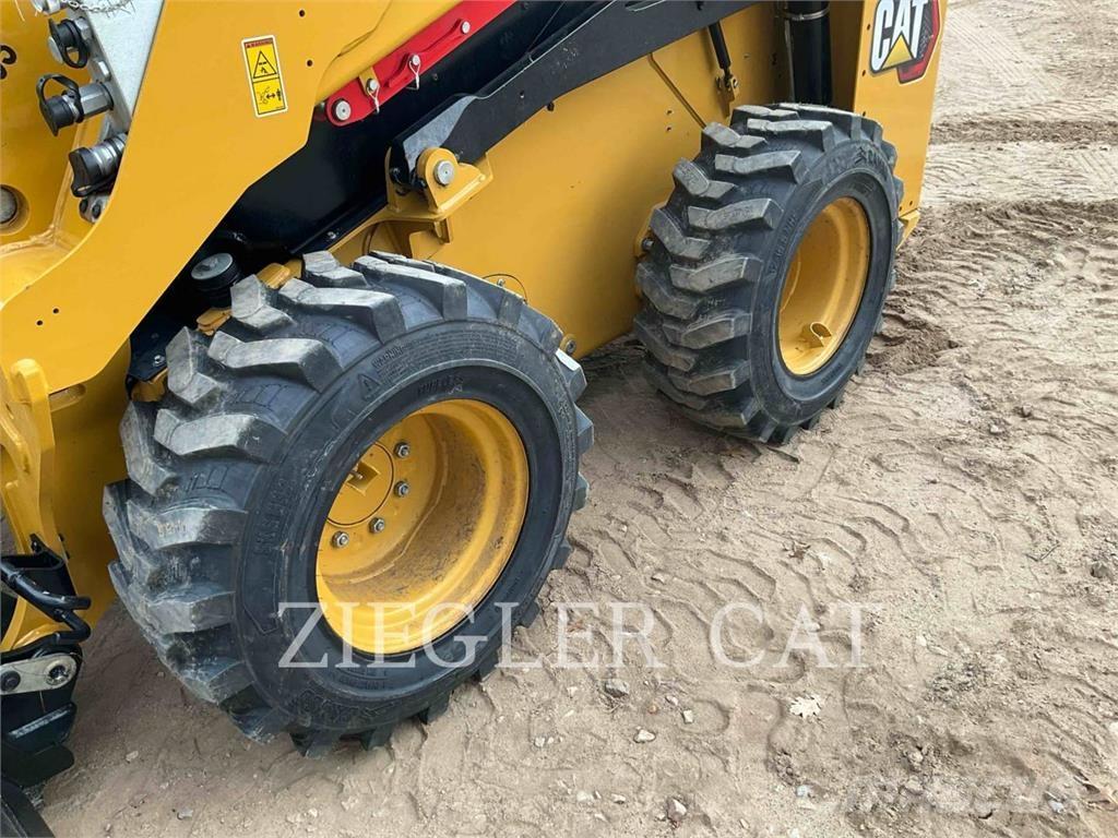 CAT 26005 لوادر انزلاقية التوجيه