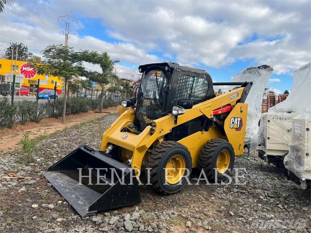 CAT 262 D لوادر انزلاقية التوجيه