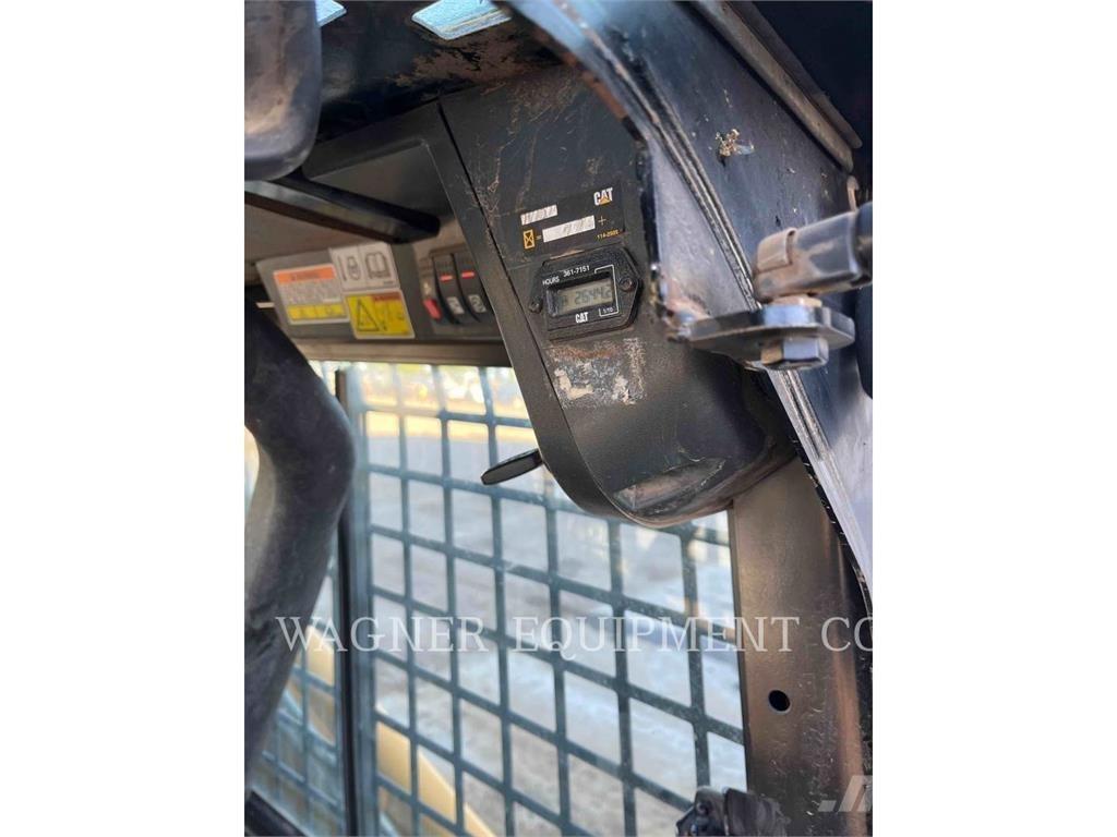 CAT 262B لوادر انزلاقية التوجيه