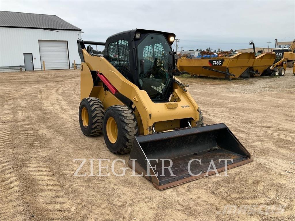 CAT 262C لوادر انزلاقية التوجيه
