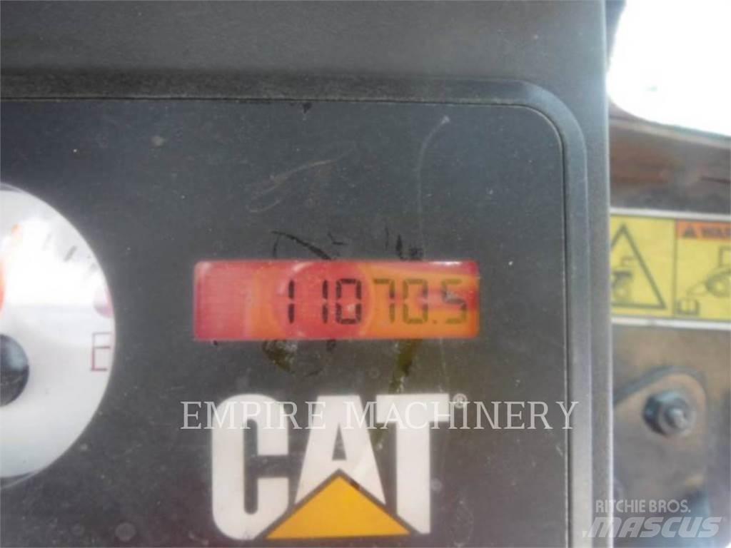 CAT 262C XPS لوادر انزلاقية التوجيه