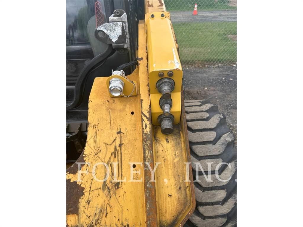 CAT 262D لوادر انزلاقية التوجيه