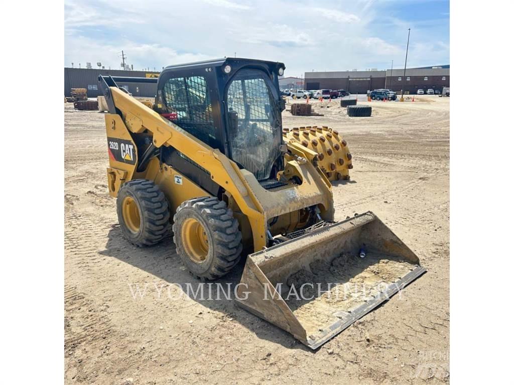 CAT 262D لوادر انزلاقية التوجيه