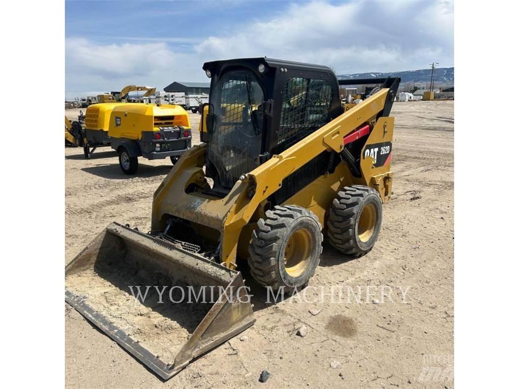 CAT 262D لوادر انزلاقية التوجيه