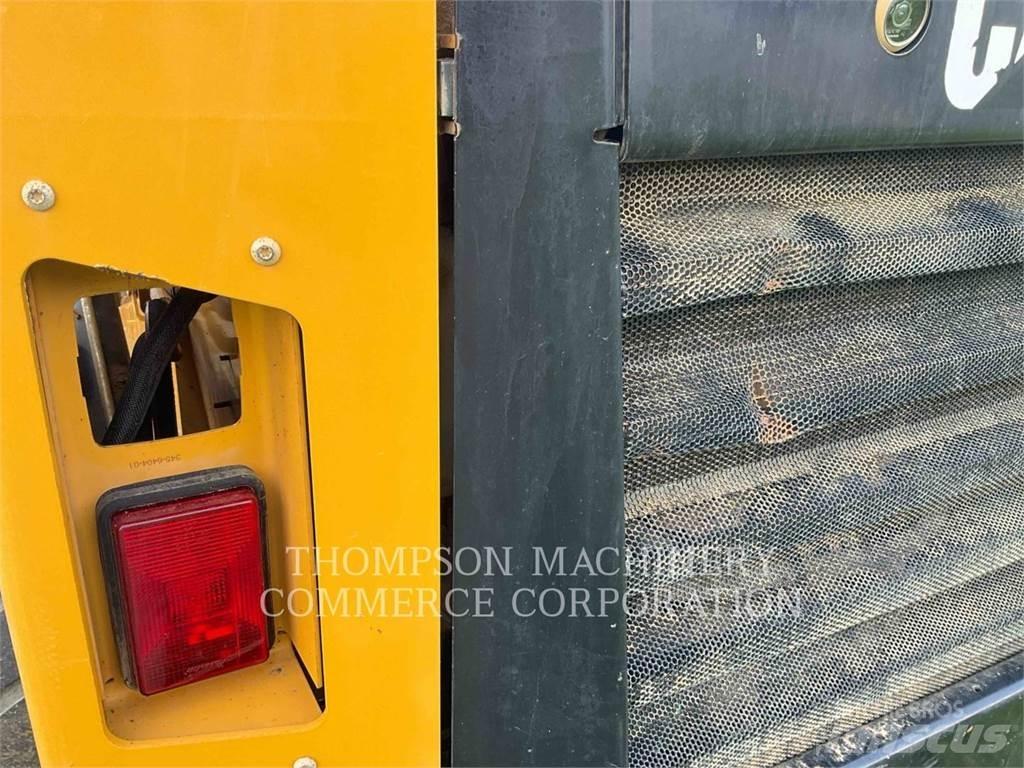 CAT 262D لوادر انزلاقية التوجيه